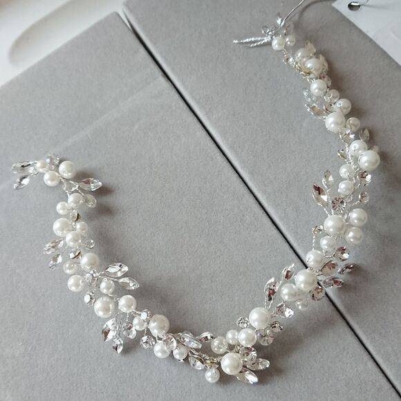 Dareth Colburn Emmy Floral Backpiece - Picture 2 of 12